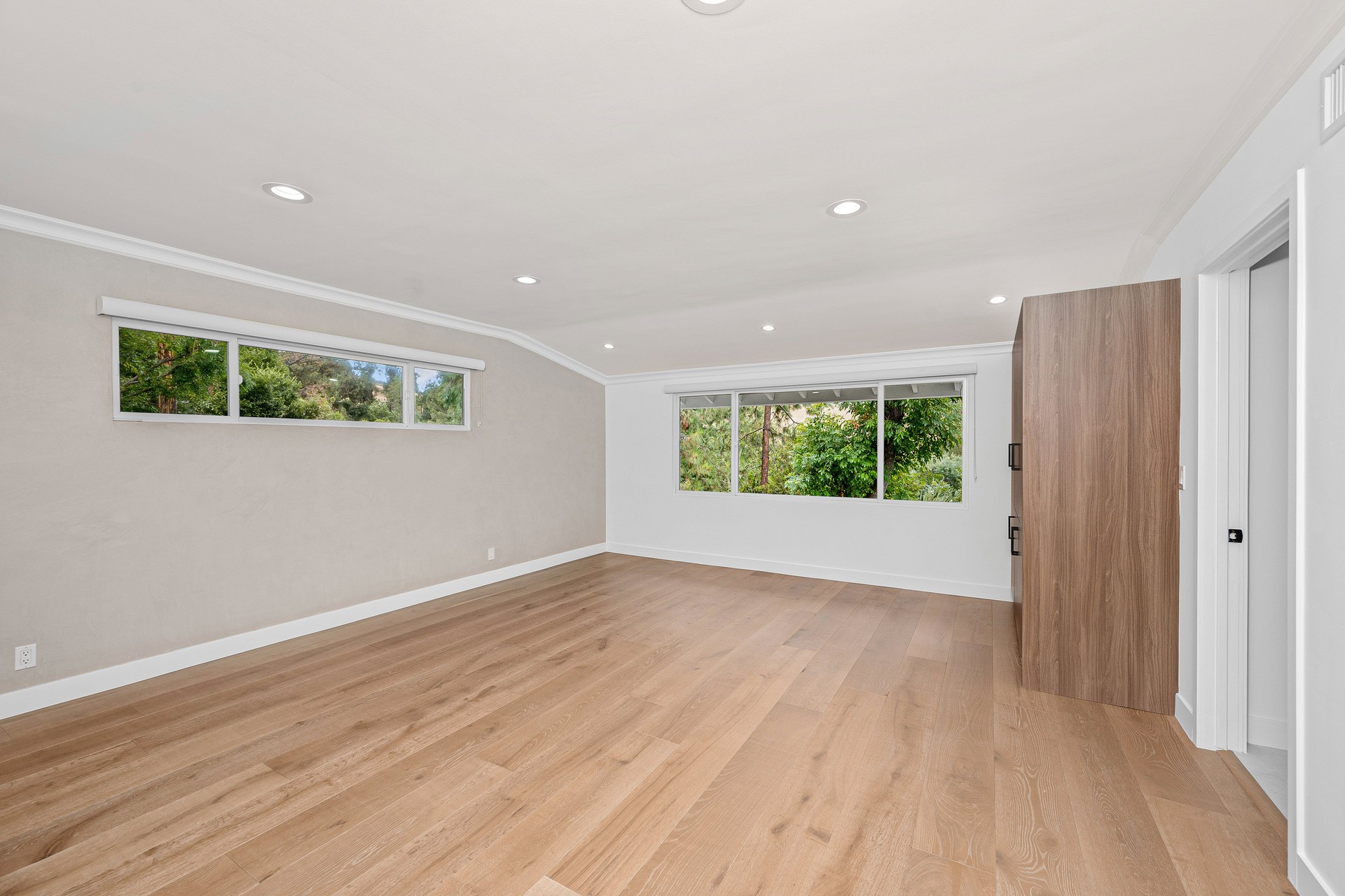 Leeres Zimmer in einem renovierten Haus in Landau